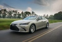 Lexus ES 300h Unveiling the Hybrid Luxury Sedan
