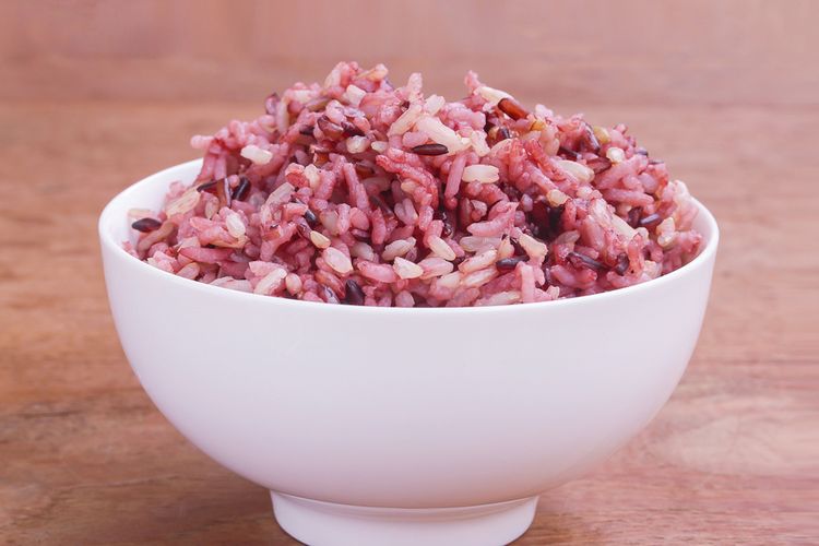 PolaFit3 - APAKAH NASI MERAH DAN NASI PUTIH BISA UNTUK... Perbedaan gizi antara nasi putih dan nasi merah serta mana yang lebih baik